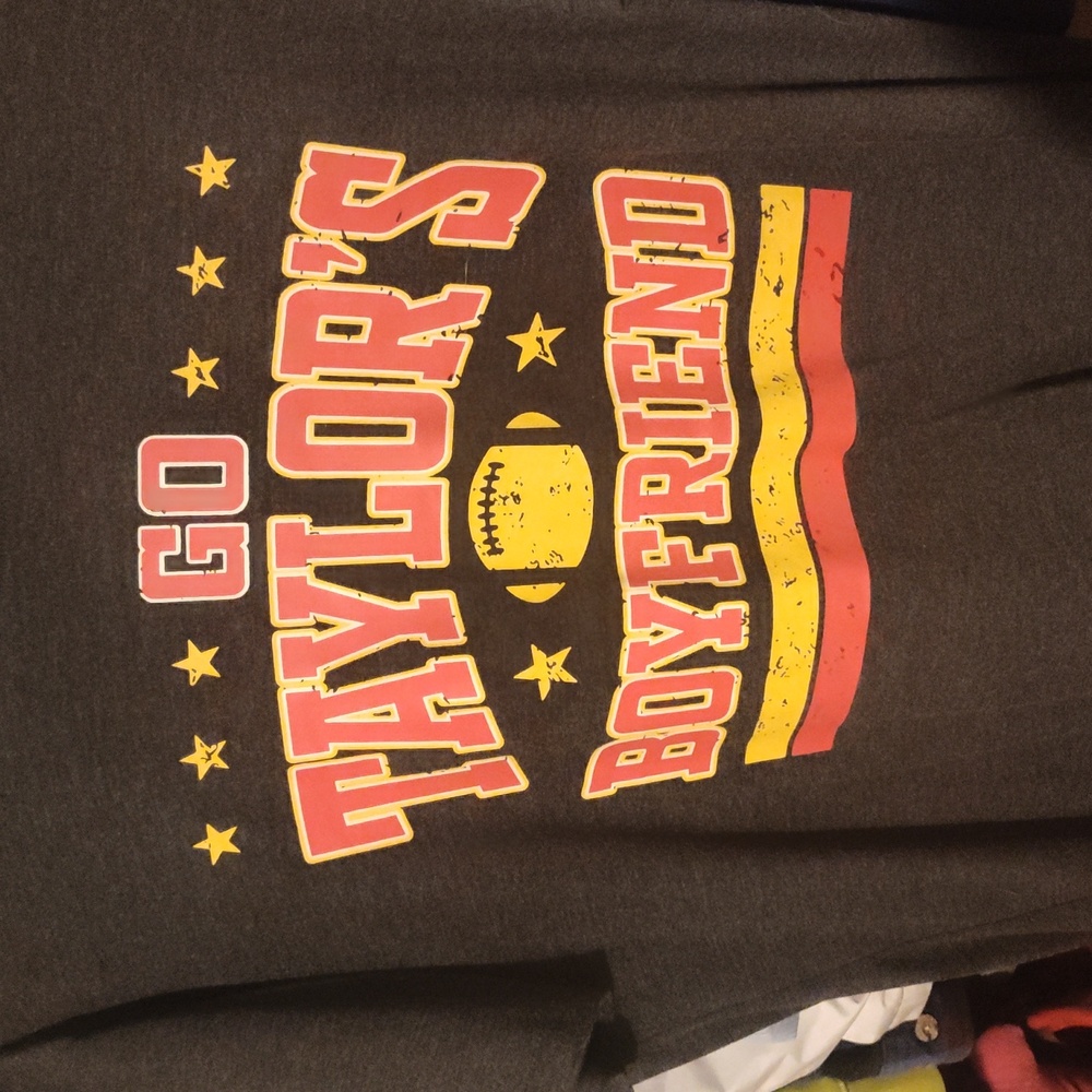 XL GO TAYLORS BOYFRIEND T-SHIRT